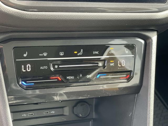 Used 2024 Volkswagen Tiguan SE w/ Panoramic Sunroof Package image 15