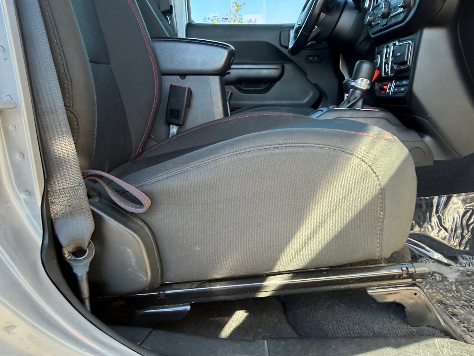 Used 2021 Jeep Wrangler Unlimited Rubicon w/ Cold Weather Group AWD/4WD image 26