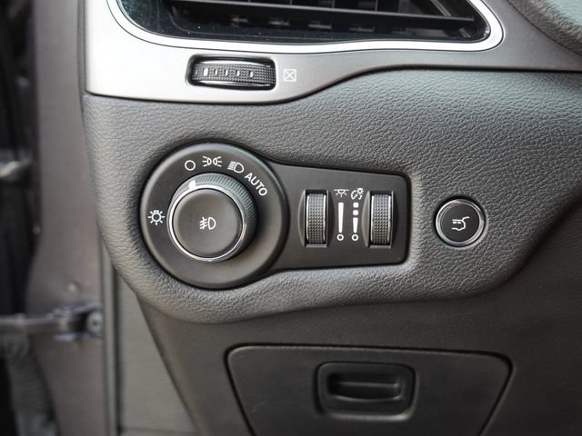 Used 2019 Jeep Cherokee Limited FWD image 22