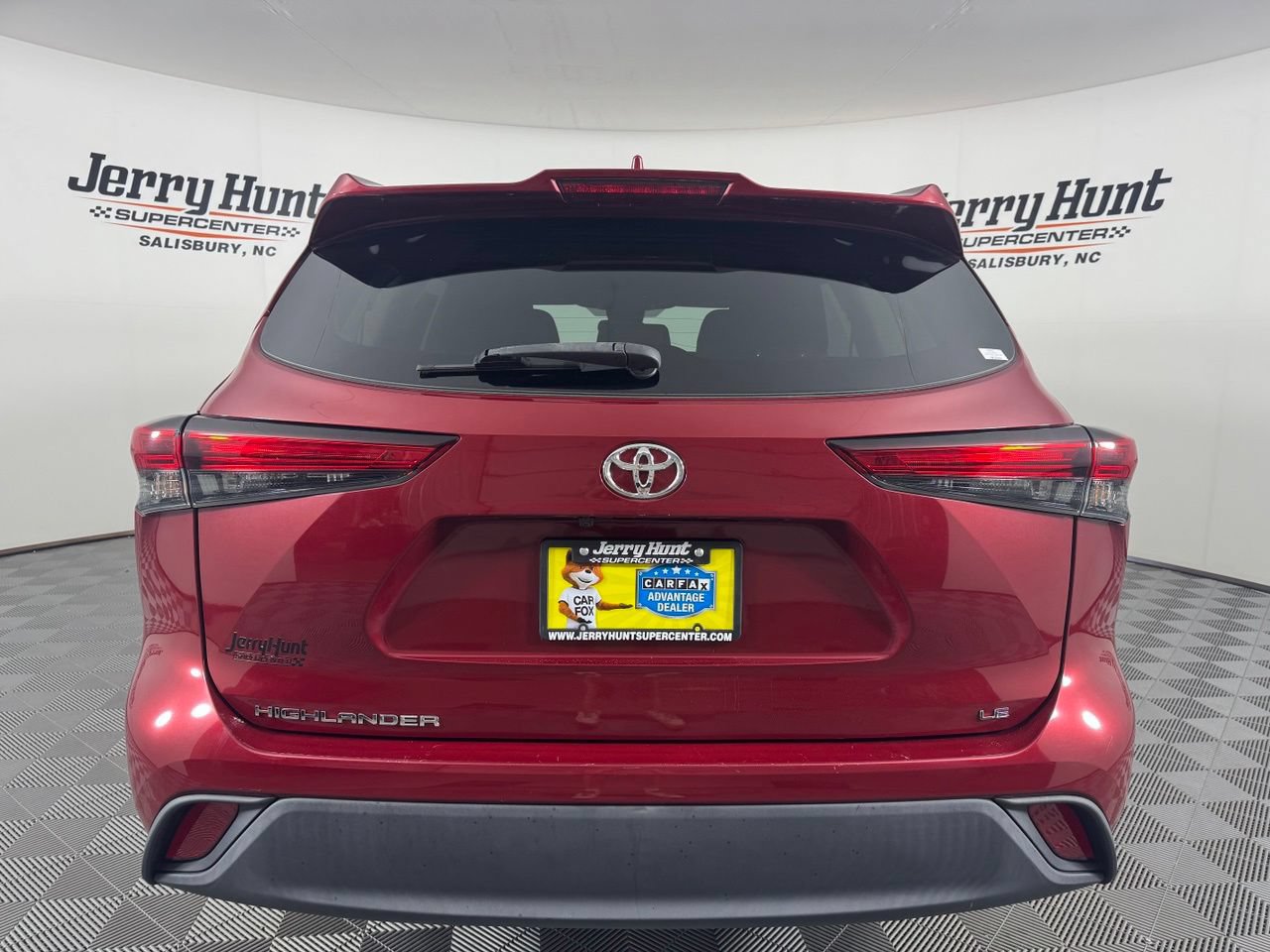 Used 2021 Toyota Highlander LE FWD image 7