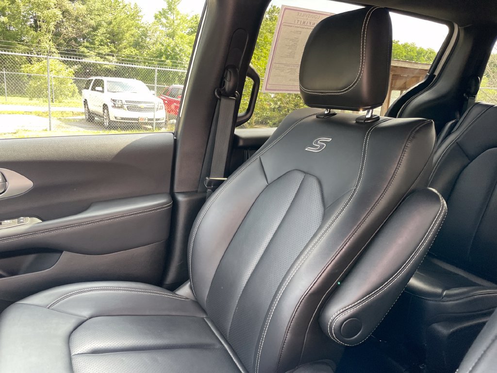 Used 2024 Chrysler Pacifica Limited FWD image 17