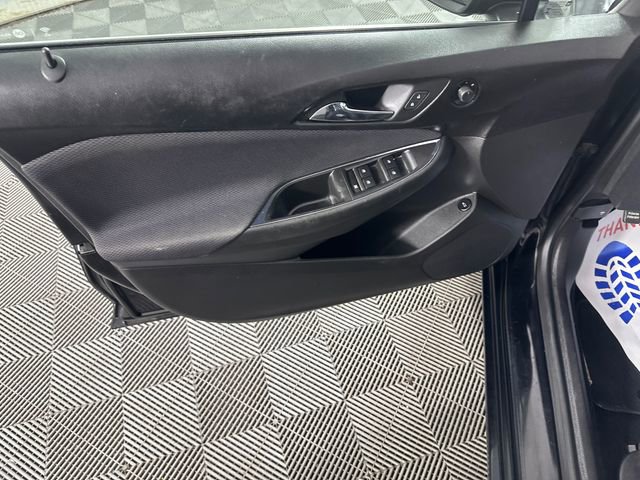 Used 2017 Chevrolet Cruze LT image 17