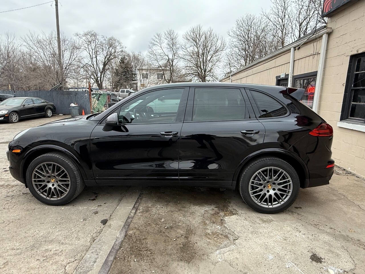 Used 2018 Porsche Cayenne Platinum Edition image 9