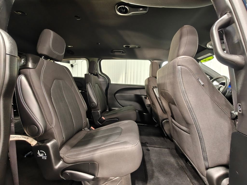 Used 2024 Chrysler Pacifica Touring image 22