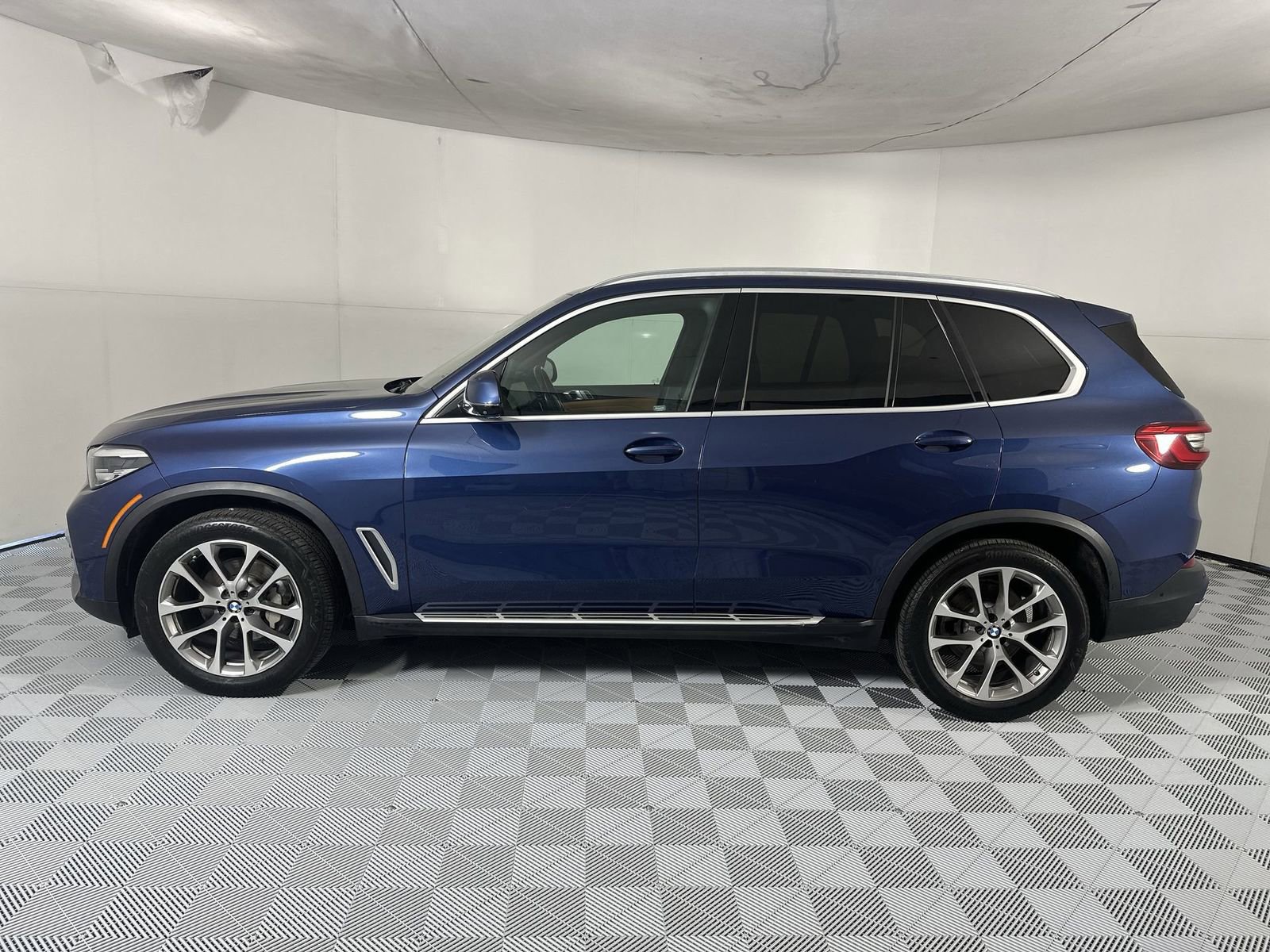 Used 2019 BMW X5 xDrive40i w/ Convenience Package AWD/4WD image 5