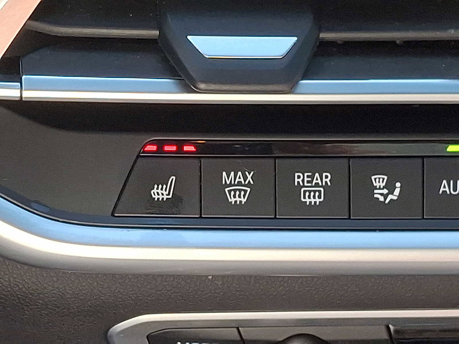 Used 2023 BMW X5 xDrive40i w/ Climate Comfort Package image 18