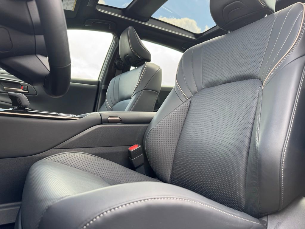 Used 2026 Toyota Crown Limited w/ Advanced Technology Package image 5