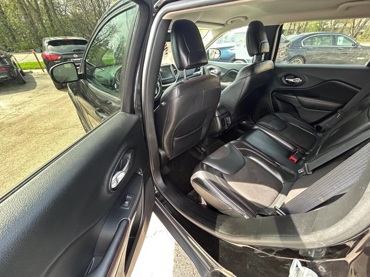 Used 2016 Jeep Cherokee Trailhawk w/ Cold Weather Group image 7