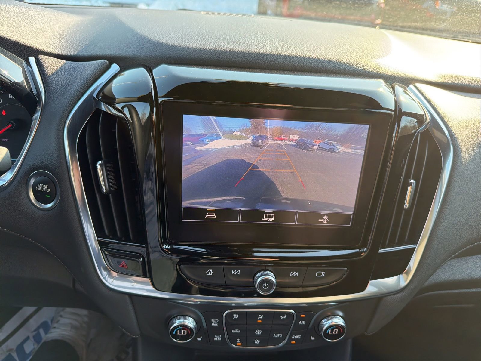 Used 2023 Chevrolet Traverse LT image 14