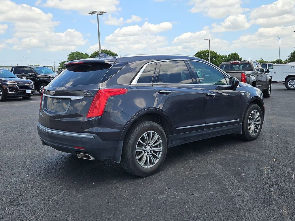 Used 2017 Cadillac XT5 Luxury w/ Driver Awareness Package FWD image 6
