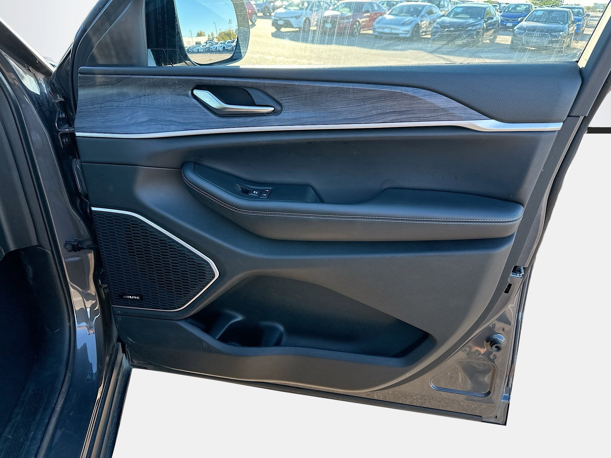 Used 2023 Jeep Grand Cherokee L Limited w/ Black Appearance Package image 34