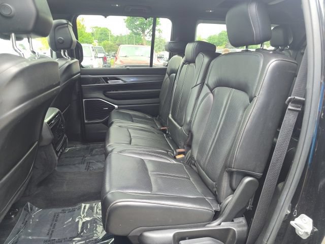 Used 2022 Jeep Wagoneer Series I AWD/4WD image 29