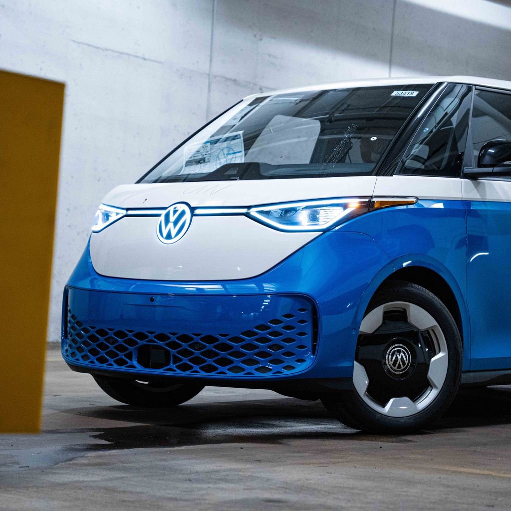 New 2025 Volkswagen ID. Buzz Pro S Plus AWD/4WD image 2