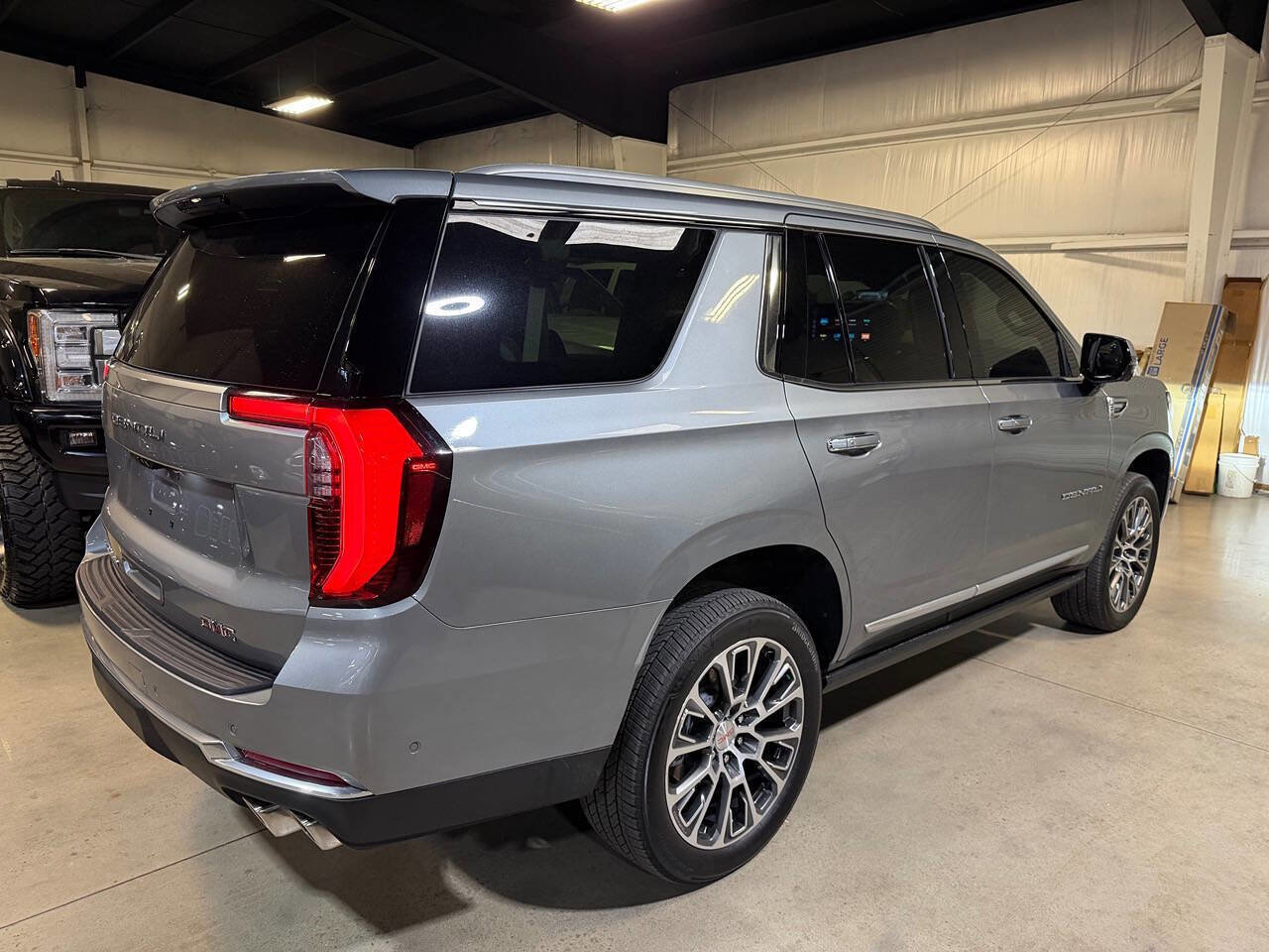 Used 2025 GMC Yukon Denali w/ Denali Reserve Package AWD/4WD image 10