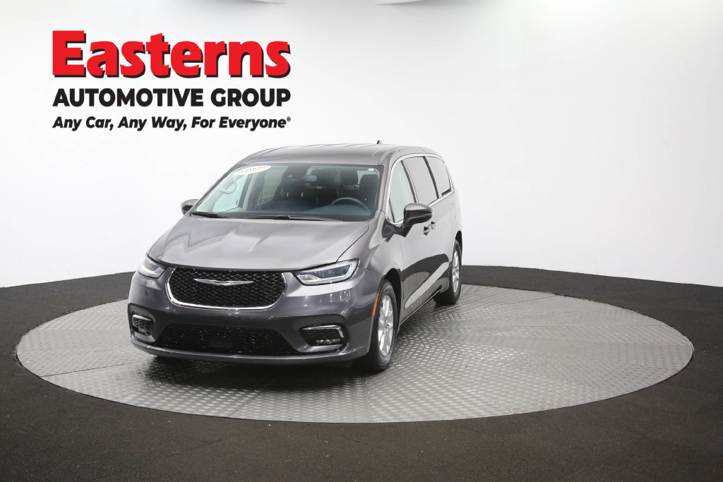 Used 2023 Chrysler Pacifica Touring-L FWD image 57