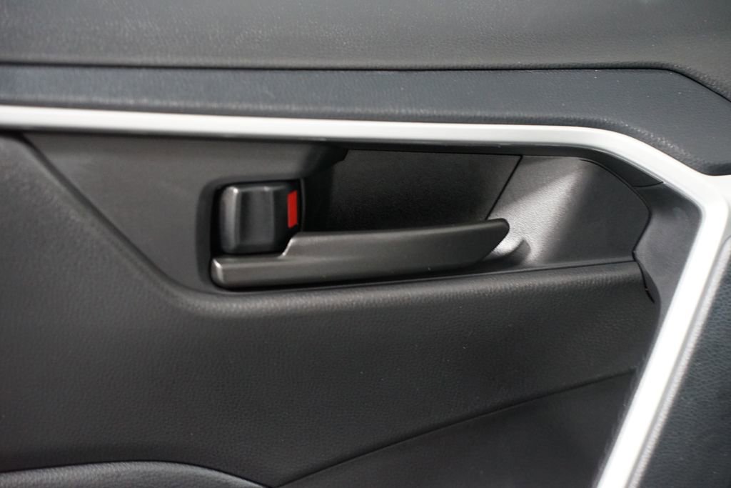 Certified 2025 Toyota RAV4 LE image 30
