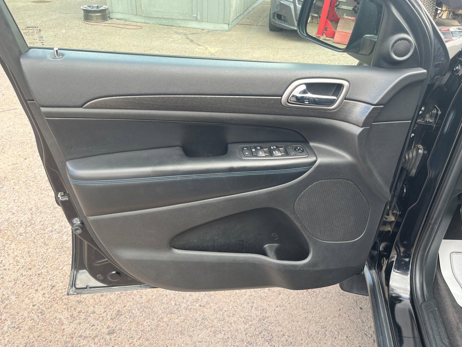 Used 2018 Jeep Grand Cherokee Laredo image 13