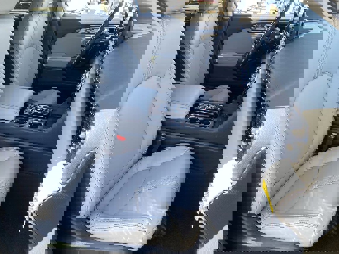 New 2025 Honda Pilot Touring image 5