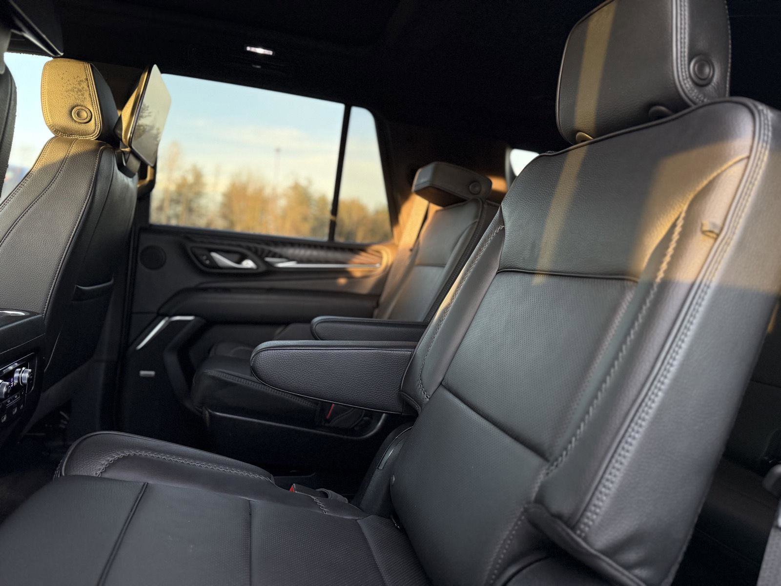 Used 2024 GMC Yukon Denali w/ Denali Reserve Package image 13