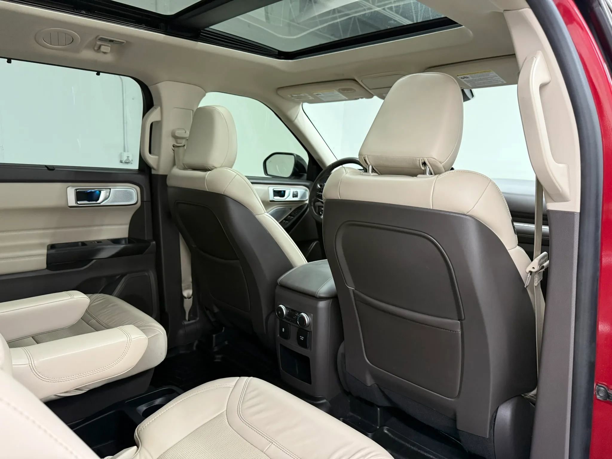 Used 2020 Ford Explorer Platinum w/ Premium Technology Package image 55