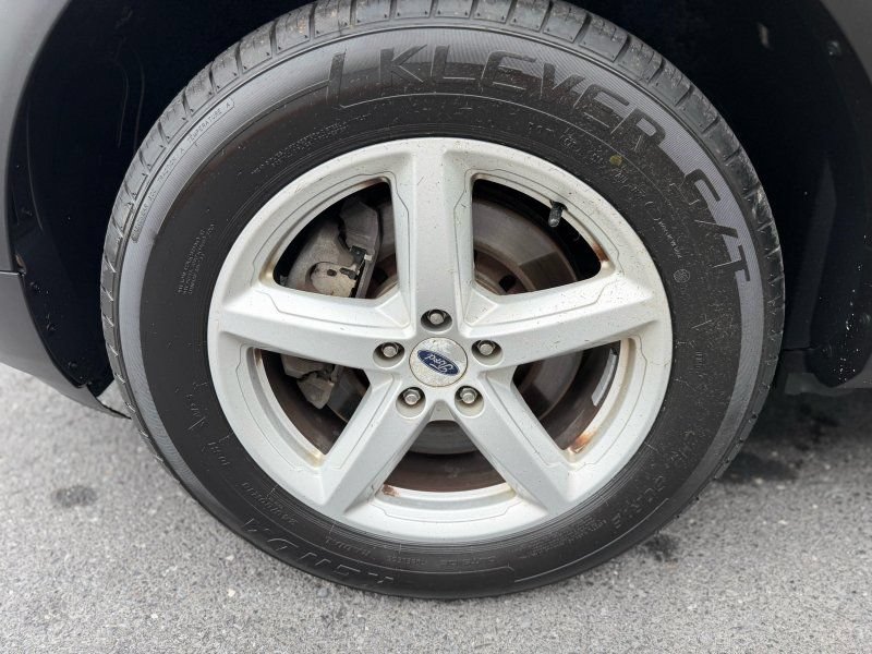 Used 2017 Ford Explorer XLT w/ Equipment Group 202A AWD/4WD image 9