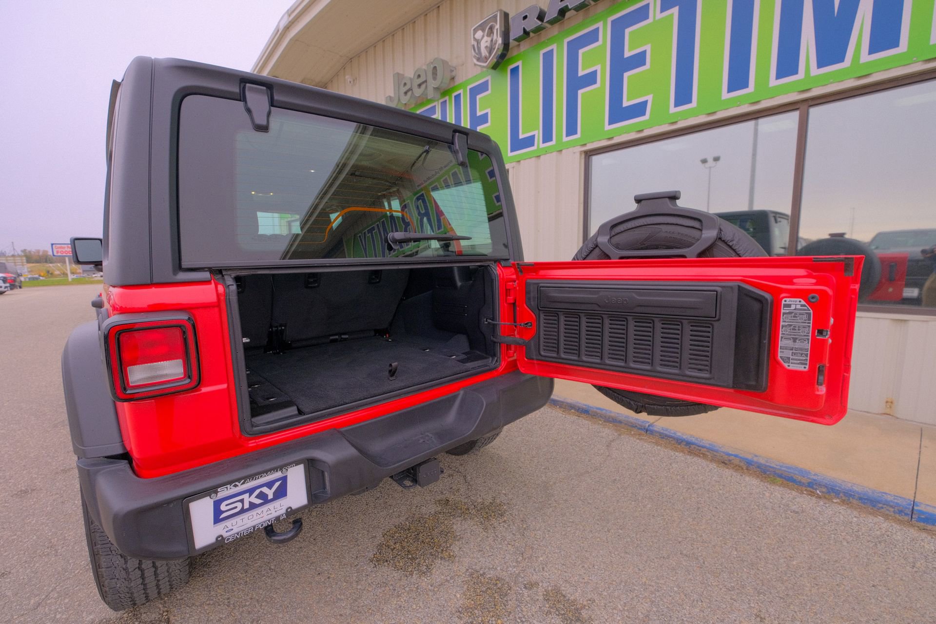 Used 2022 Jeep Wrangler Unlimited Sport image 27