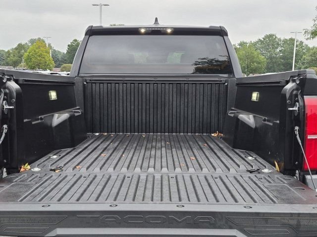 Certified 2025 Toyota Tacoma SR5 AWD/4WD image 17