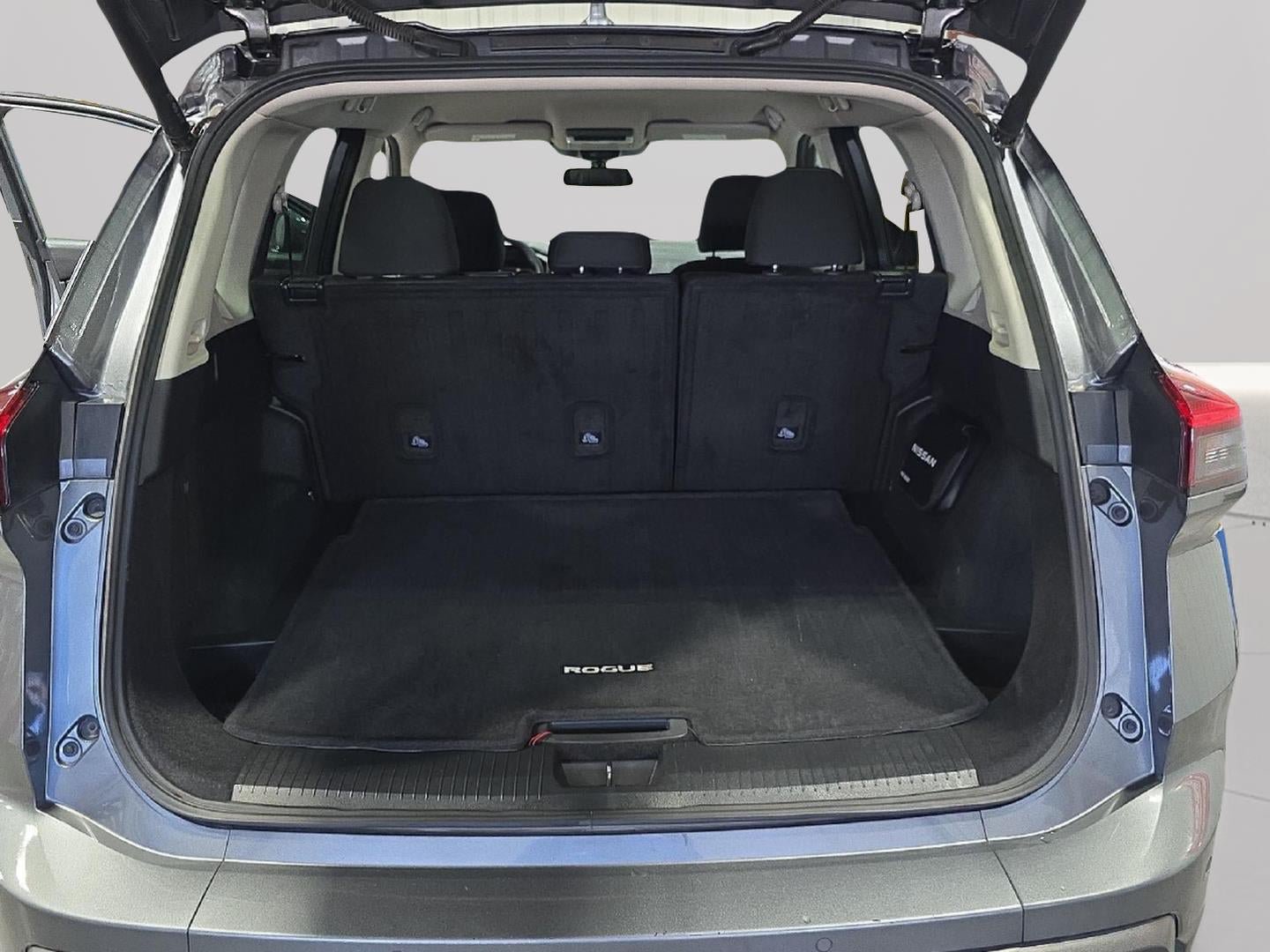 Used 2025 Nissan Rogue SV FWD image 23