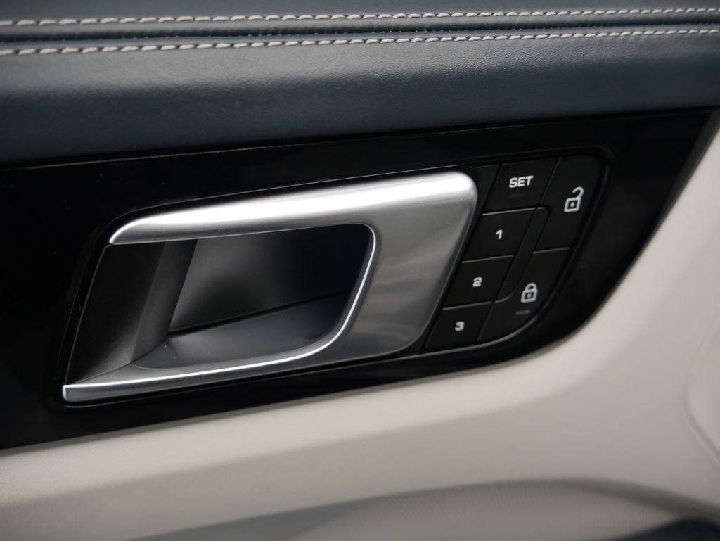 Certified 2023 Porsche Cayenne GTS AWD/4WD image 18