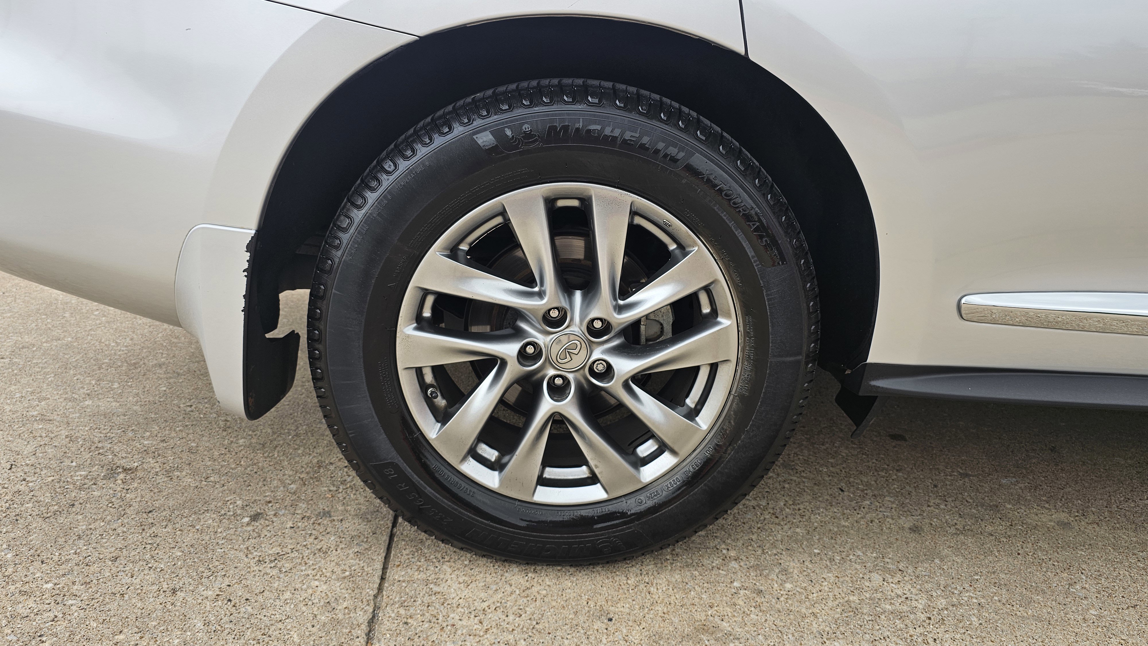 Used 2014 INFINITI QX60 AWD w/ Premium Plus Package image 15