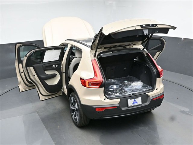 New 2026 Volvo XC40 B4 Plus w/ Protection Package Premier image 51