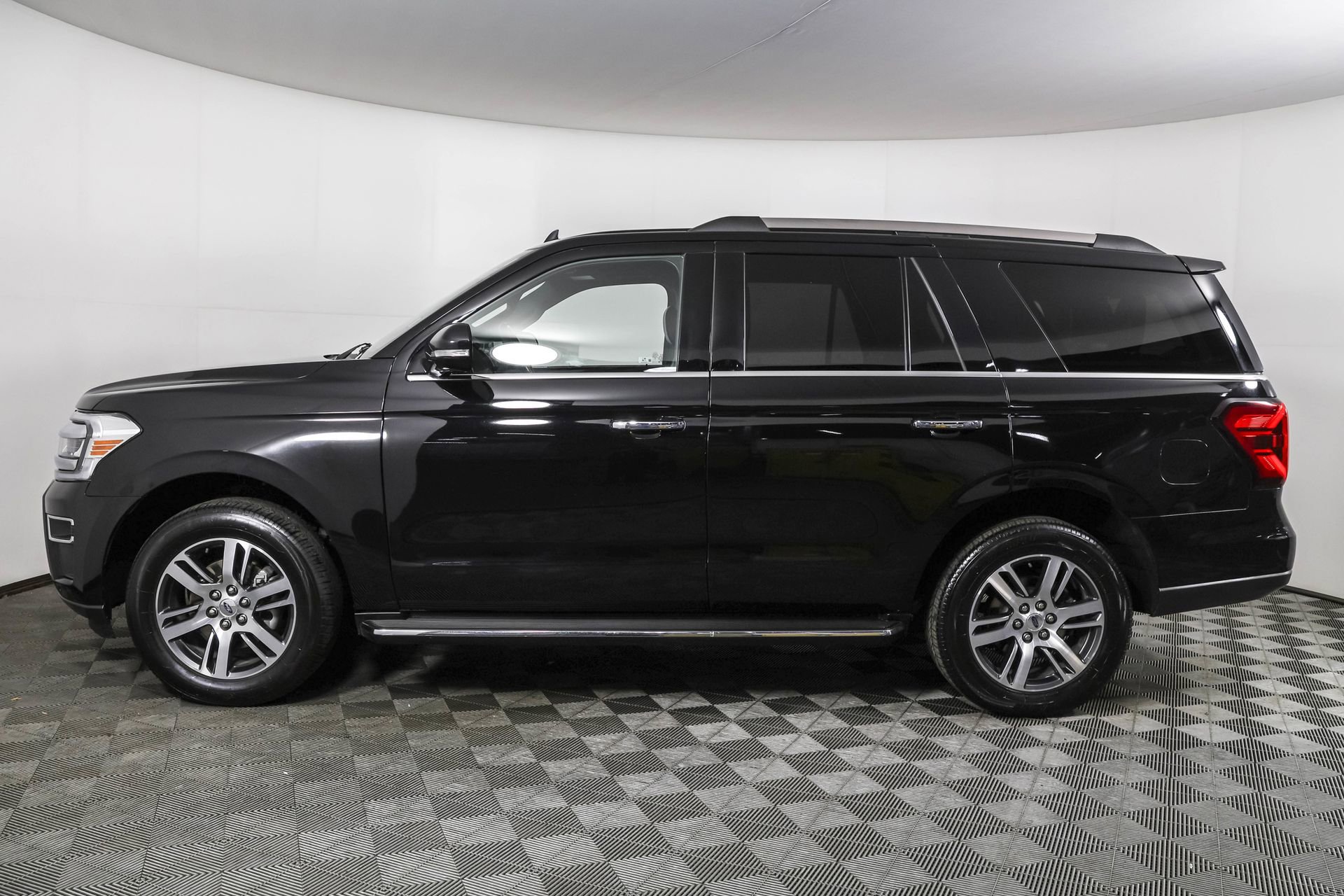 Used 2023 Ford Expedition Limited image 19