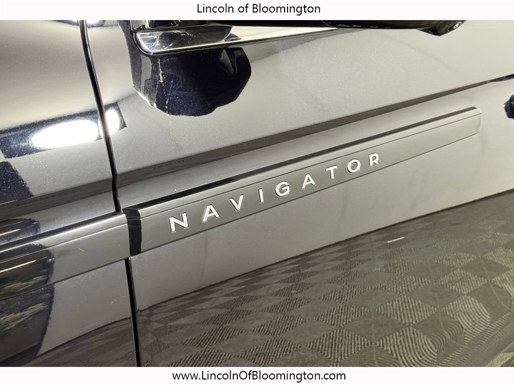 Used 2025 Lincoln Navigator Black Label image 12