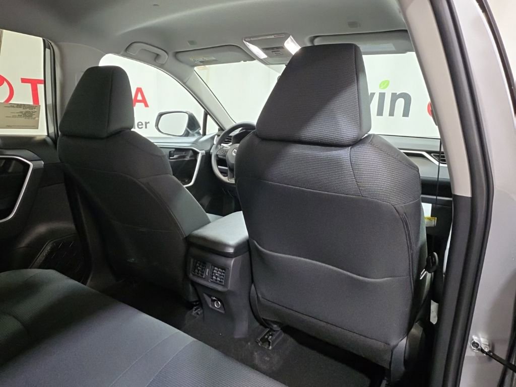 Used 2025 Toyota RAV4 LE image 17