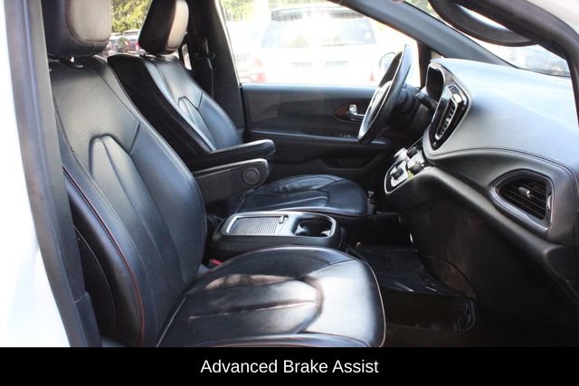 Used 2020 Chrysler Pacifica Limited FWD image 14