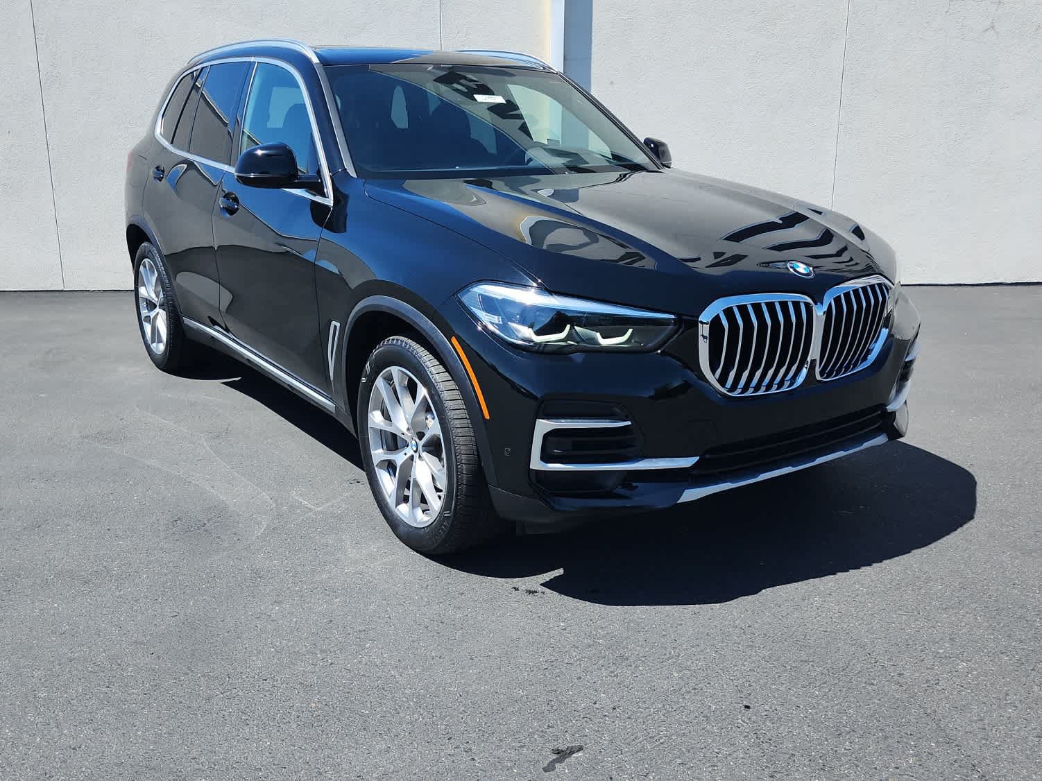 Used 2023 BMW X5 xDrive40i w/ Climate Comfort Package AWD/4WD image 2