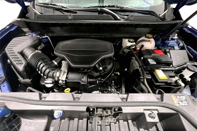 Used 2023 GMC Acadia SLE image 32