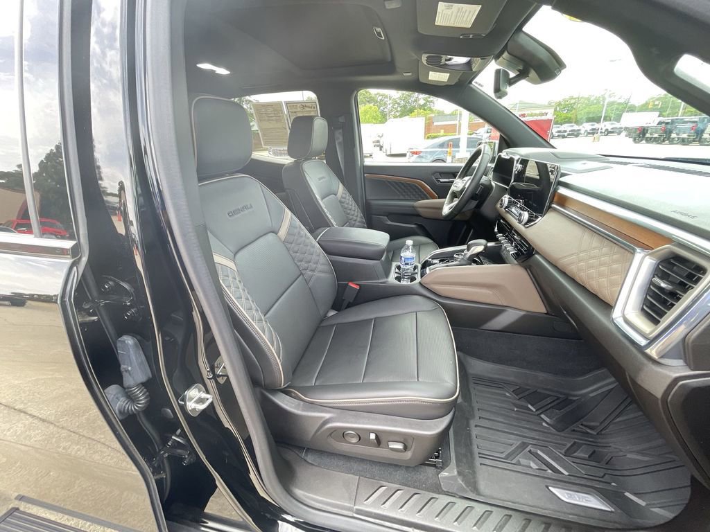 Used 2023 GMC Canyon Denali w/ Denali Black Edition AWD/4WD image 26