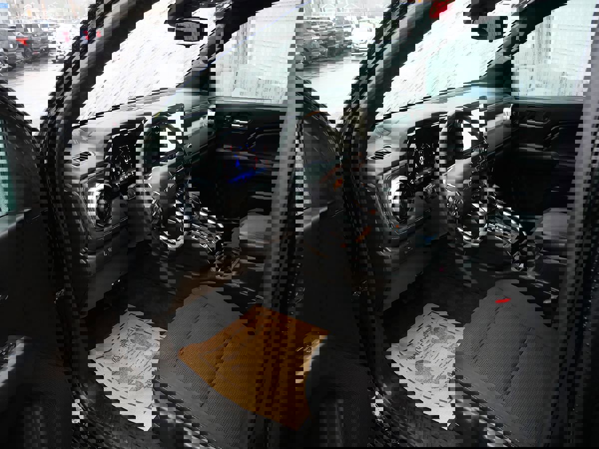 Used 2023 Chevrolet Colorado LT w/ LT Convenience Package image 9