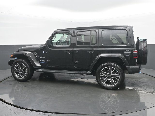 Used 2023 Jeep Wrangler Unlimited Sahara w/ Cold Weather Group AWD/4WD image 3