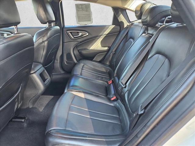 Used 2017 Chrysler 200 Limited Platinum image 20