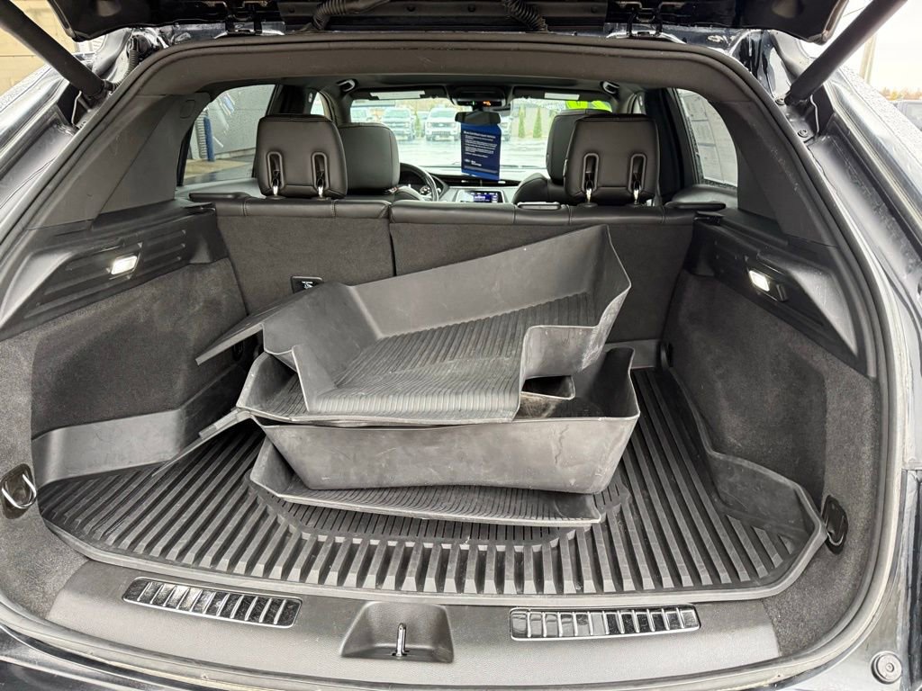 Used 2020 Cadillac XT4 Sport w/ Cold Weather Package image 17