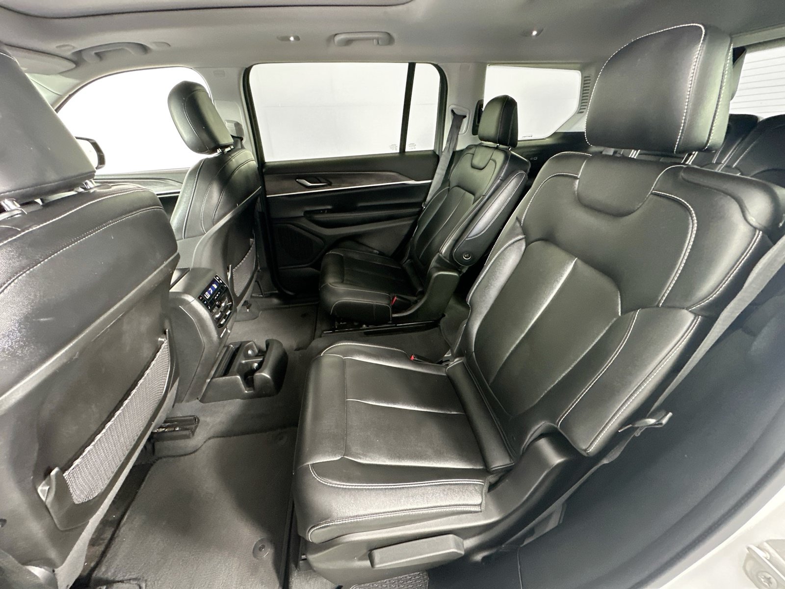 Used 2023 Jeep Grand Cherokee L Limited RWD image 25