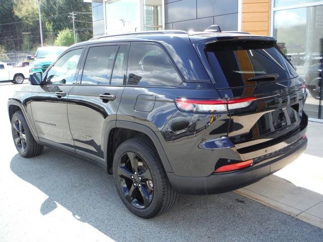 Used 2023 Jeep Grand Cherokee Altitude image 8