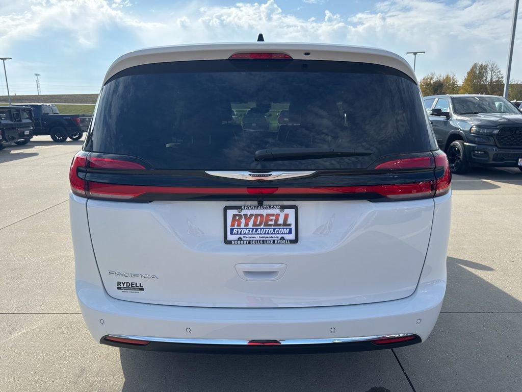 New 2026 Chrysler Pacifica Select image 33
