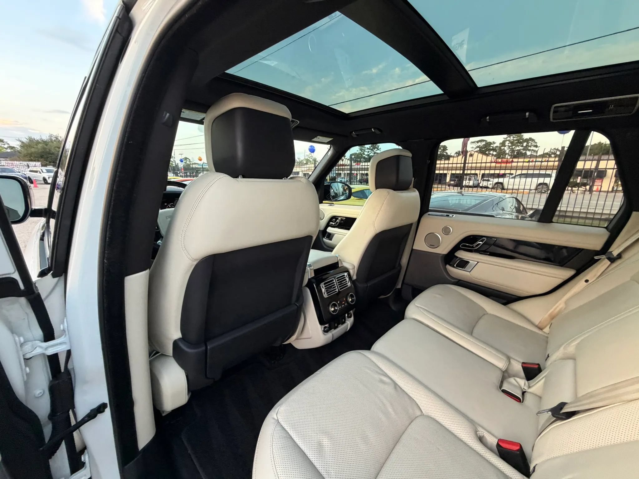 Used 2021 Land Rover Range Rover P525 Westminster Edition AWD/4WD image 25