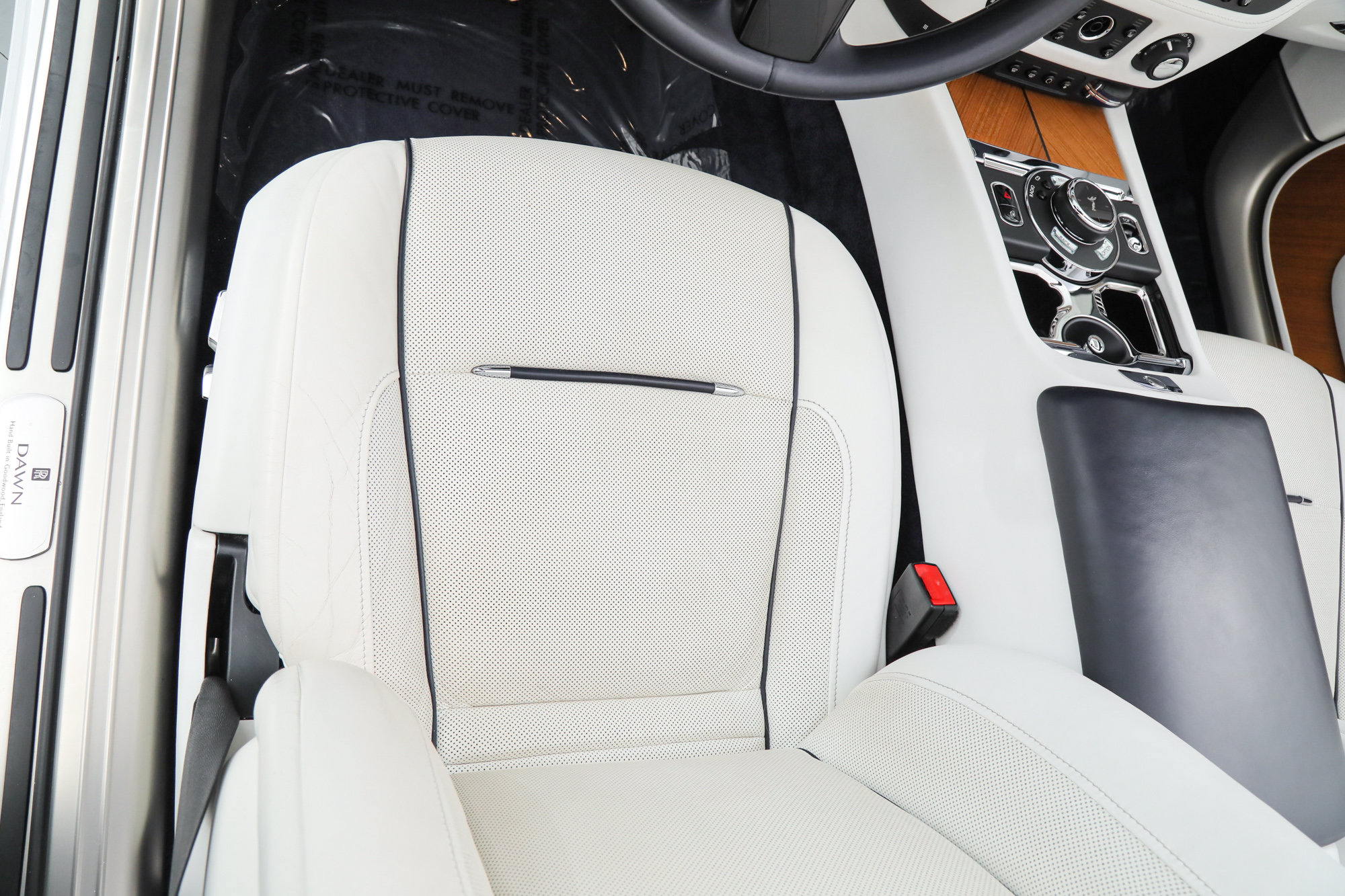Used 2017 Rolls-Royce Dawn RWD image 39