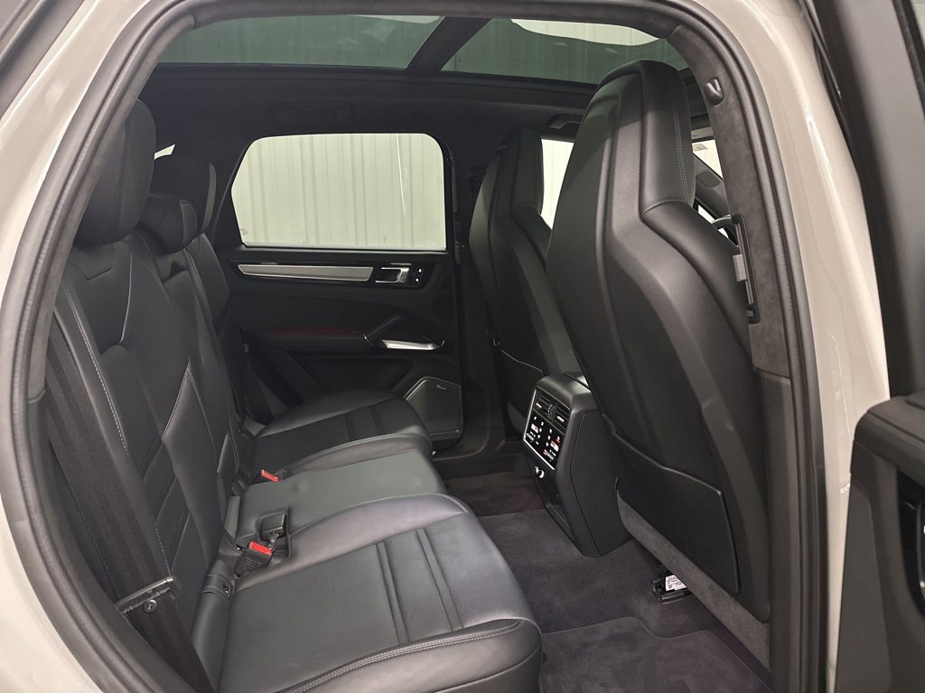 Used 2021 Porsche Cayenne Turbo image 40