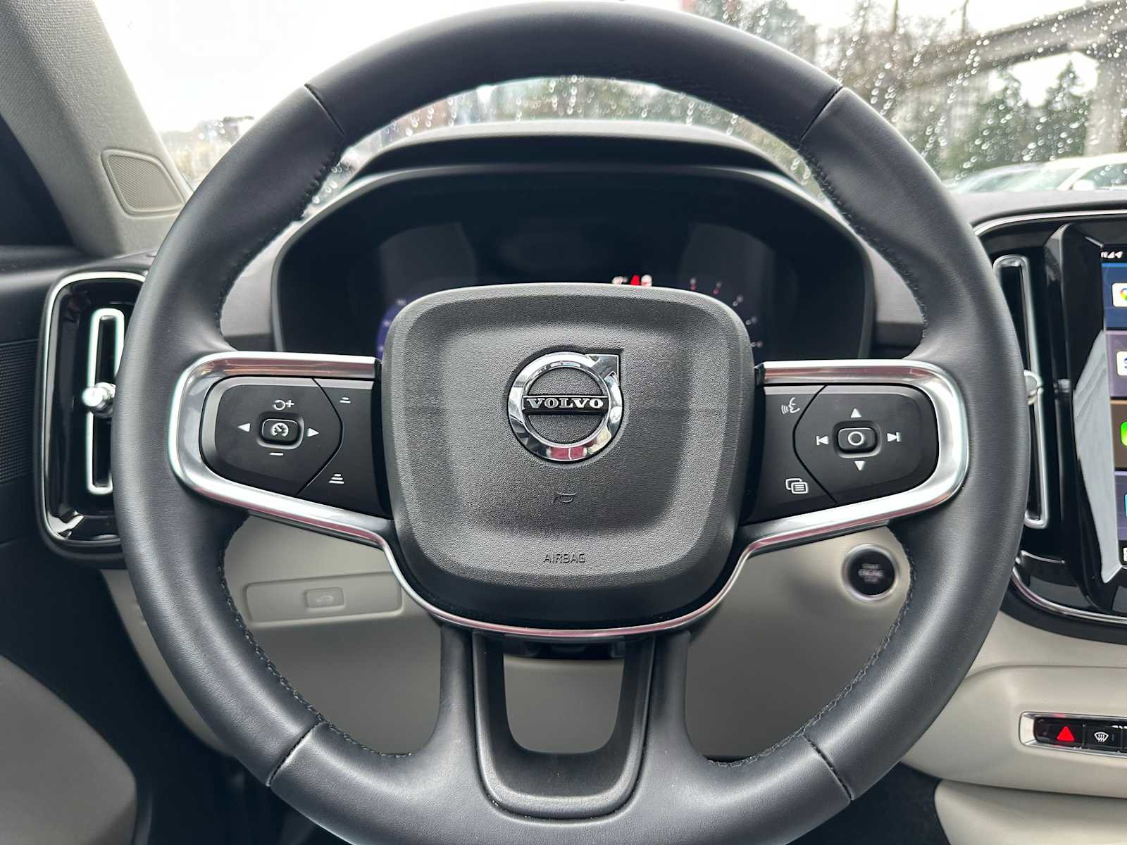 Certified 2023 Volvo XC40 B5 Plus w/ Protection Package Premier image 24