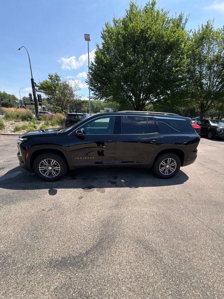 Used 2026 Chevrolet Traverse LT AWD/4WD image 5